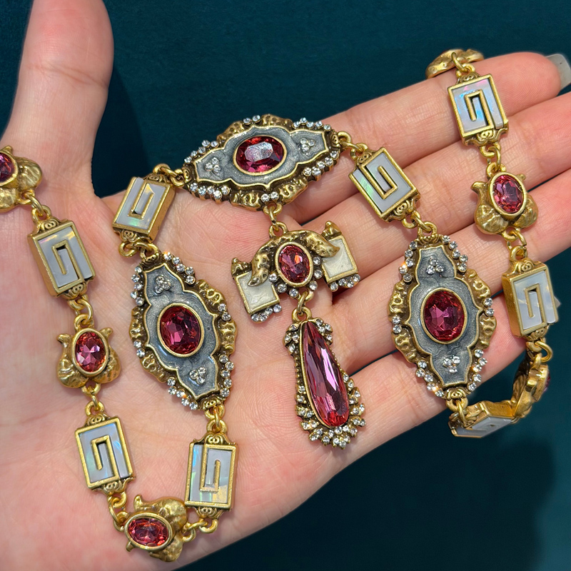 Vintage Palace Pink Crystal Pe - Women Accessories Dubai のレビューと価格