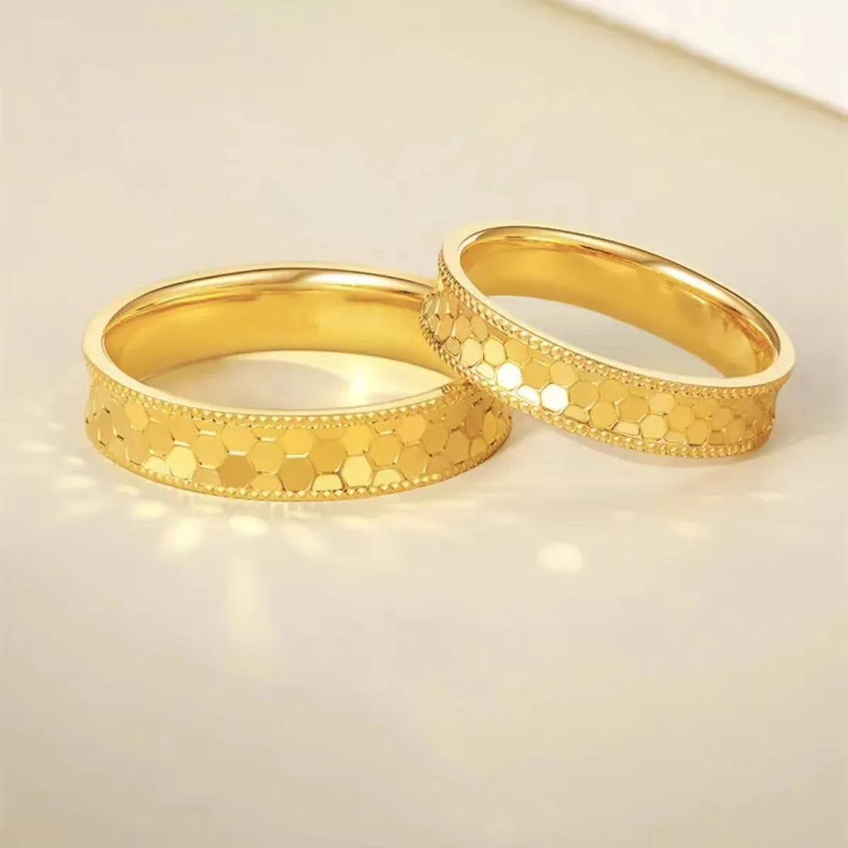 Pure Gold Color Shine Honeycom - Women Accessories Dubai のレビューと価格