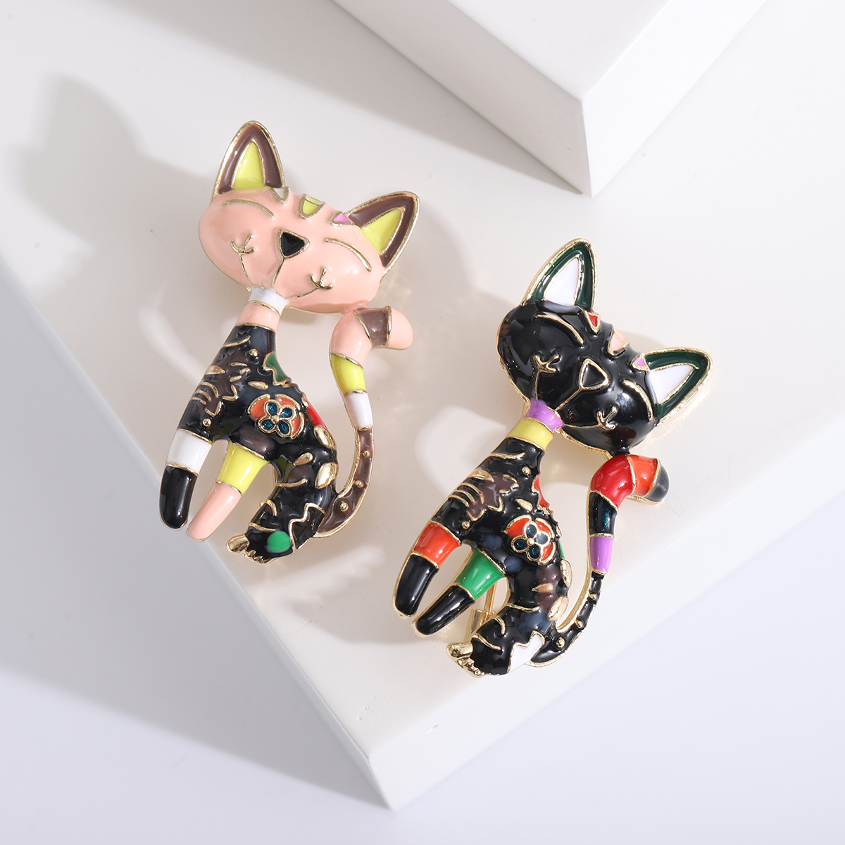 1pcs Cute Enamel Cat Brooches  - Women Accessories Combo Gift のレビューと価格