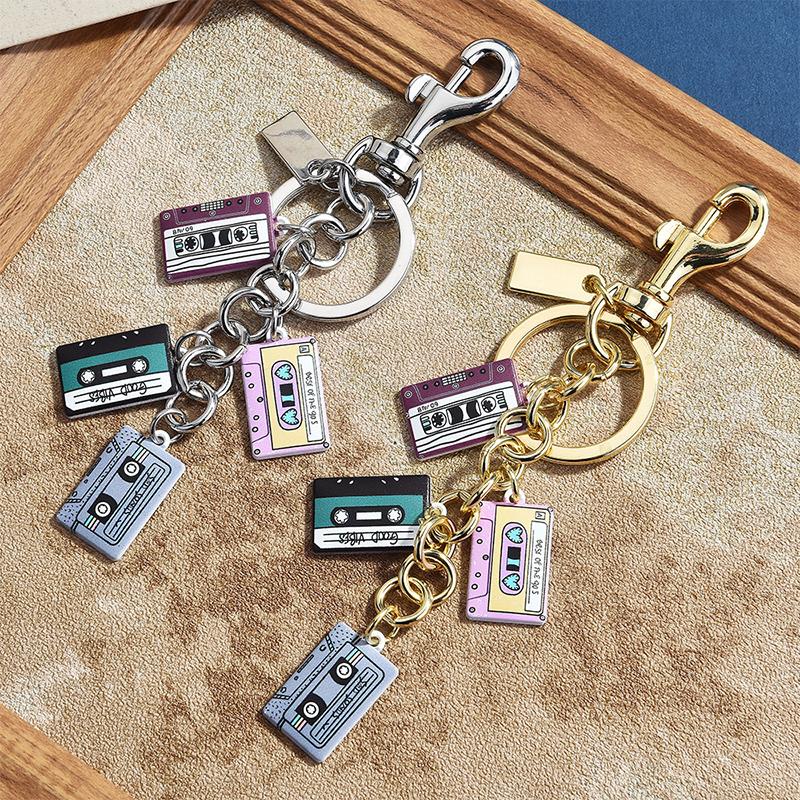 Vintage Cassette Tape Keychain - Women'S Accessories In The 90S のレビューと価格